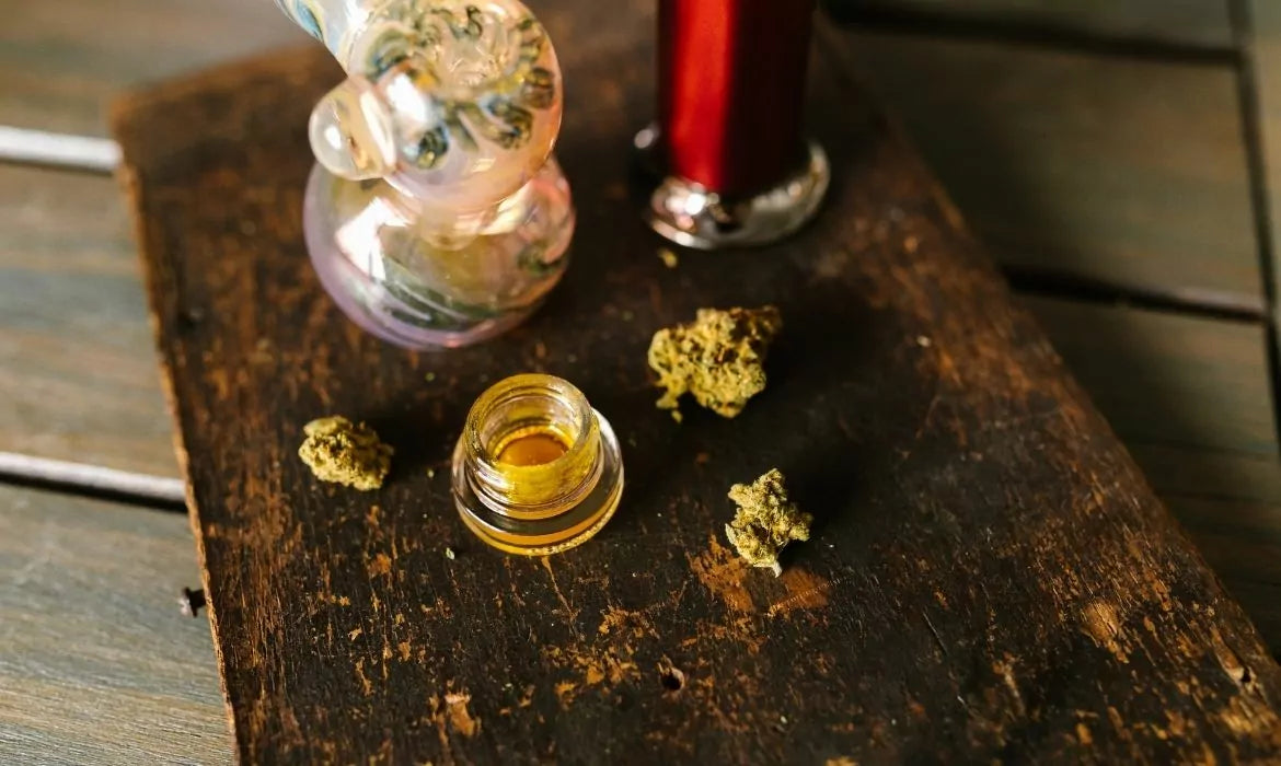 Live resin and cannabis nugs next to a dab rig