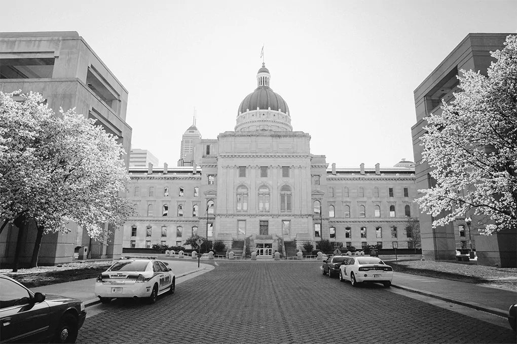 A black and white picture of the legislature building in Indianapolis, Indiana.
