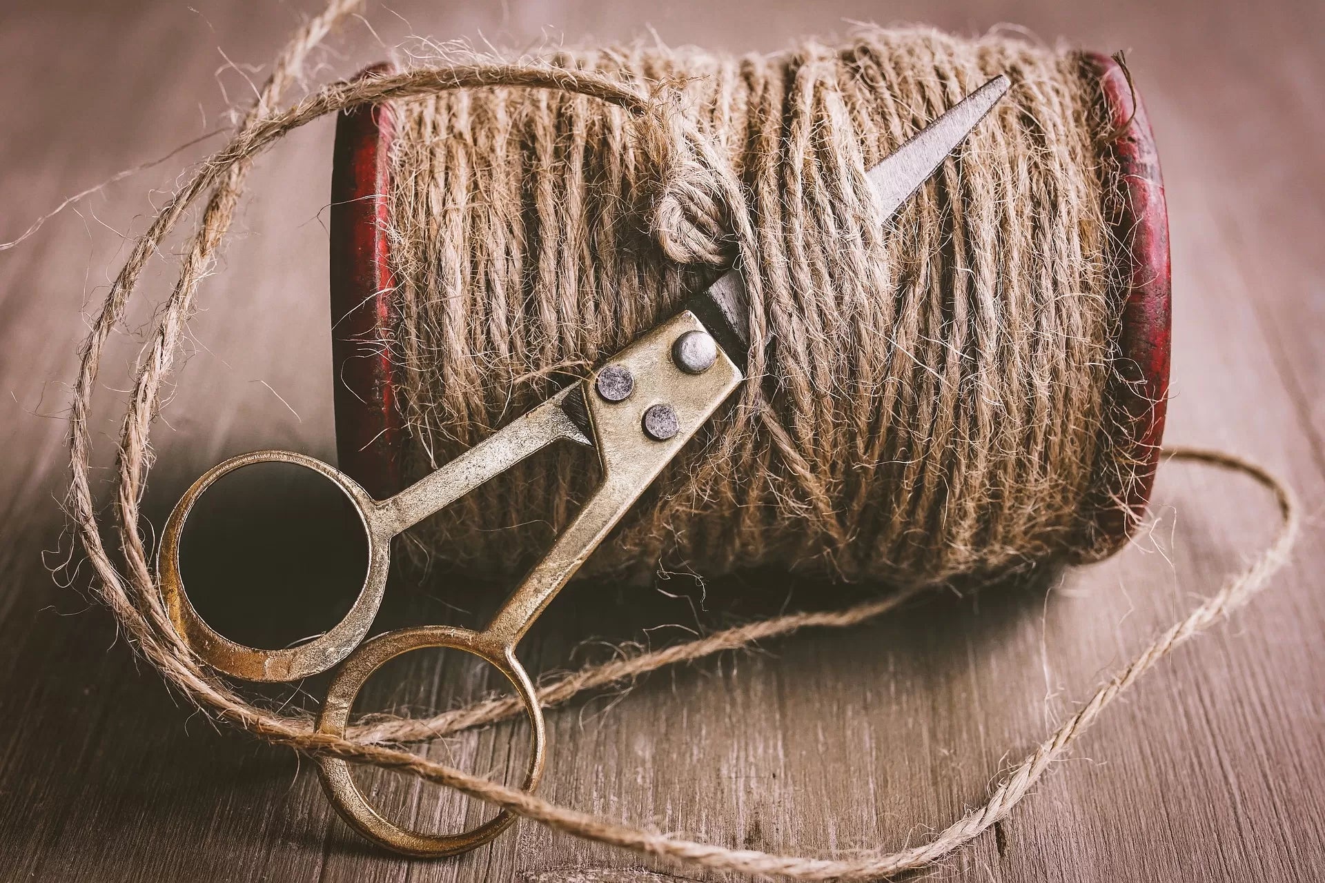 A roll of hemp cord with scissors